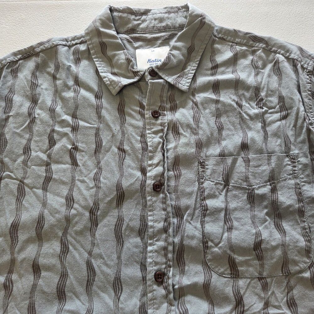 Katin Shirt Men Large Button Down Short Sleeve Grey Patterned Surf Artsy Shirt